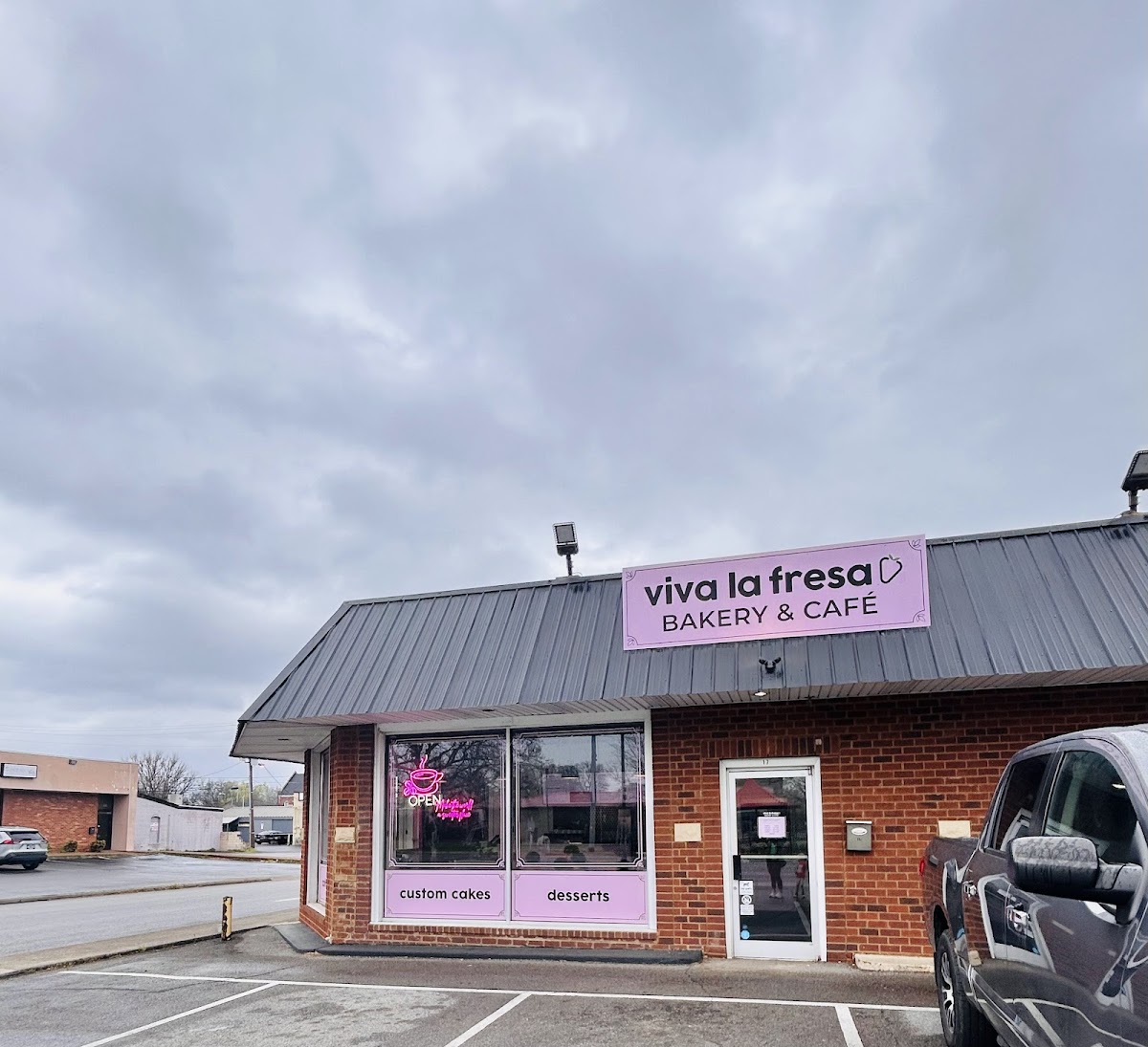 Viva La Fresa Bakery & Cafe